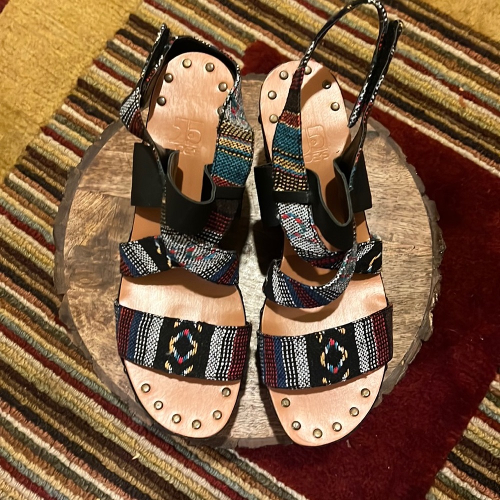 Brand new Joe’s Aztec print fabric wedge sandal. Never been worn Velcro latch. 9